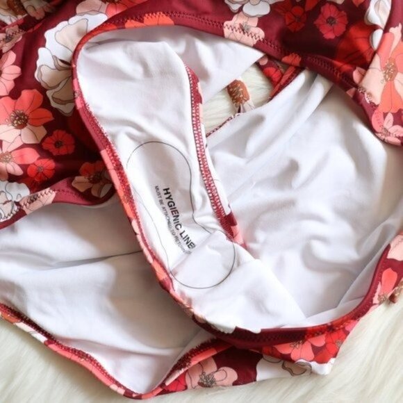 NWT Red White Plus Size One Piece Swimsuit Size 2X Floral Print Fourth Of July - Picture 5 of 10